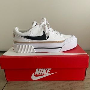 Womens Nike court legacy lift